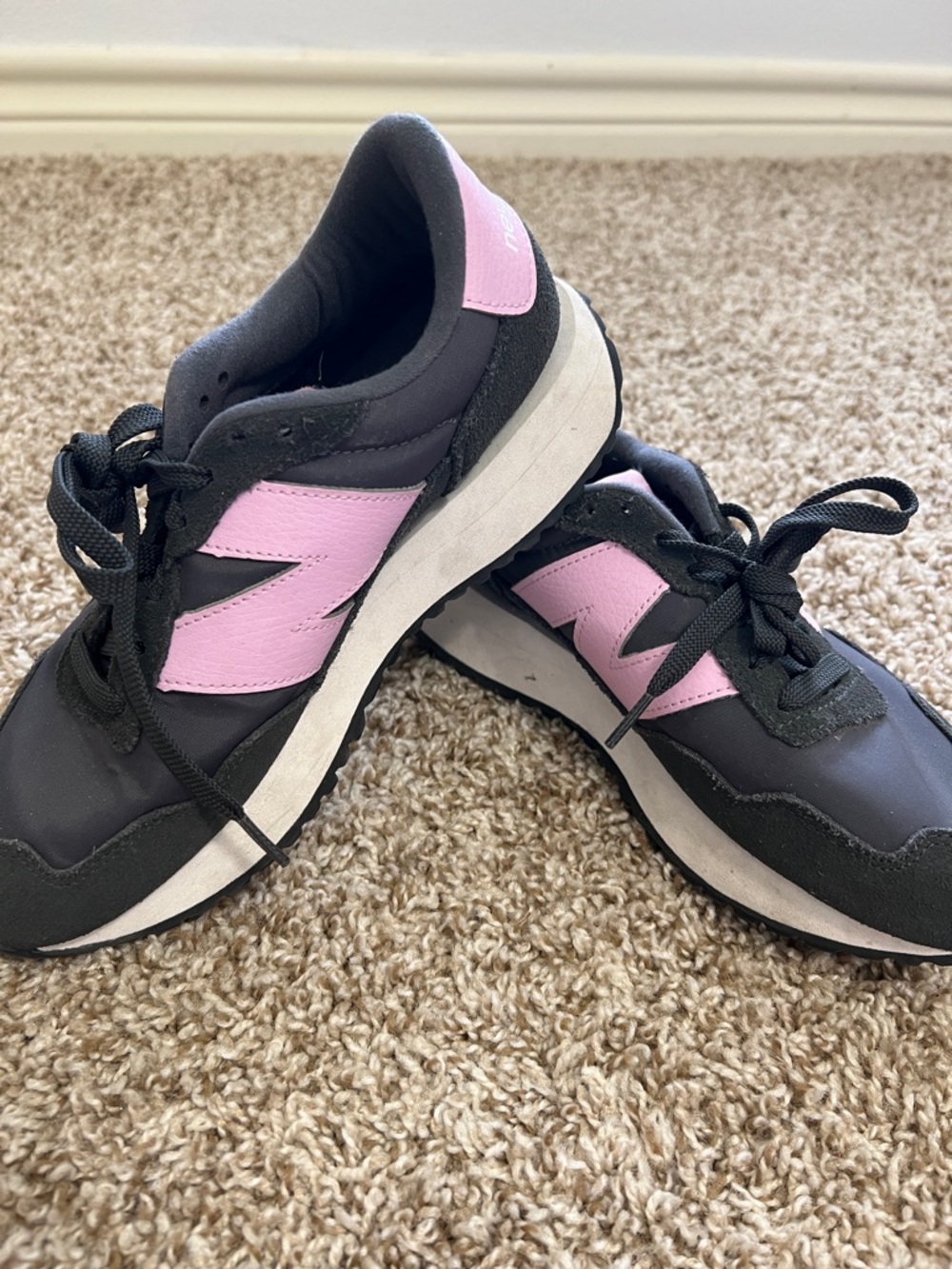 New Balance Women’s Black & Pink Retro Running Sneakers